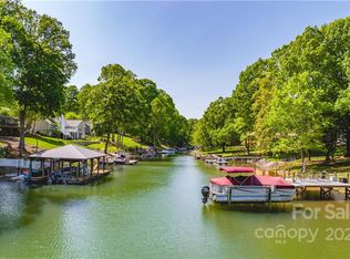 9 & 10 Crystal Cir, Mooresville, NC 28117