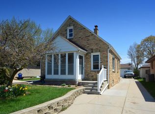 2440 S 88th St, West Allis, WI 53227