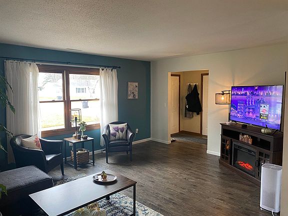 3rd image of 812 Farmer Ave
