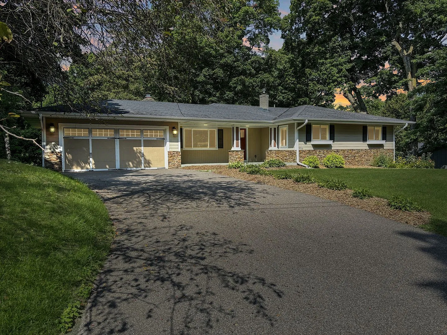 4 bed, 3.0 bath, 2551 sqft, $3,395 — Photo 2