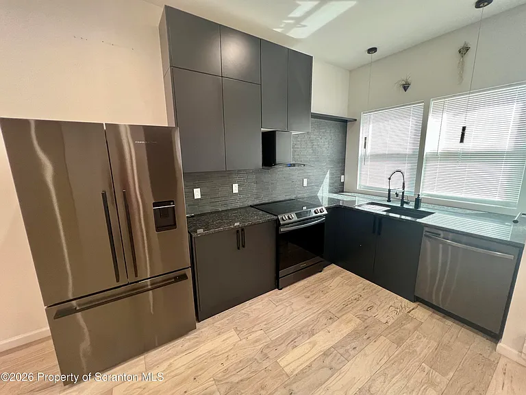 383 E Saylor Ave — Photo 10