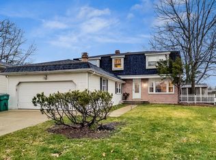 565 Beechwood Rd, Buffalo Grove, IL 60089