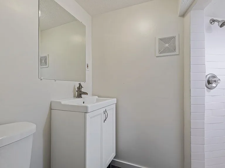 3325 Hennepin Ave — Photo 16