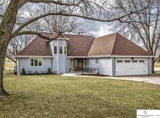 10717 Boyd St, Omaha, NE 68134