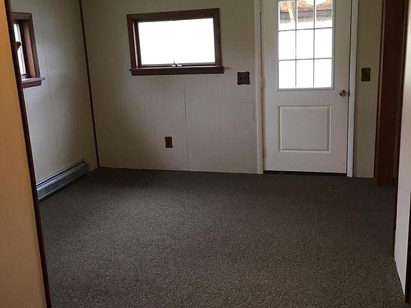 Entrance room and laundry room