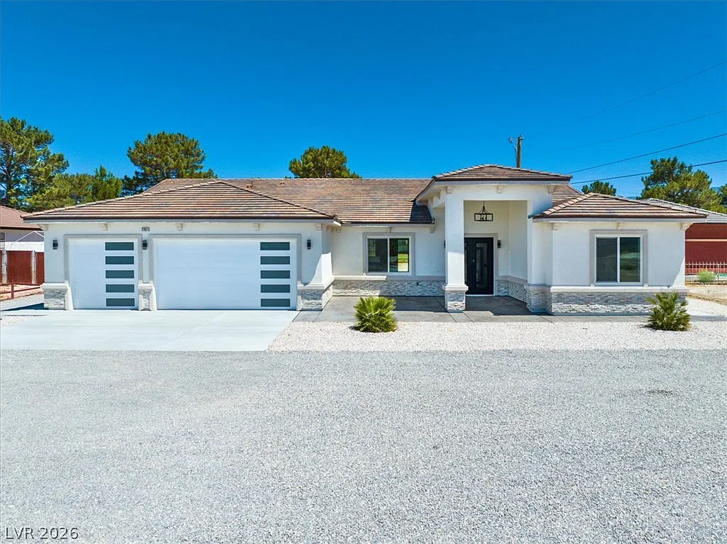 4 bed, 3.0 bath, 2493 sqft, $2,950 — Photo 2