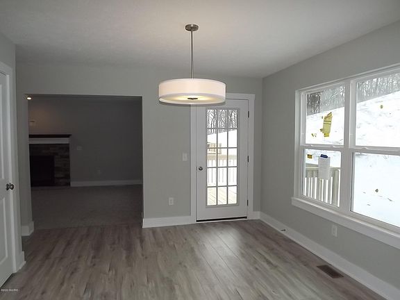 4th image of 1610 Summit Crest Ct NE