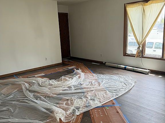 5th image of 403 8th St E