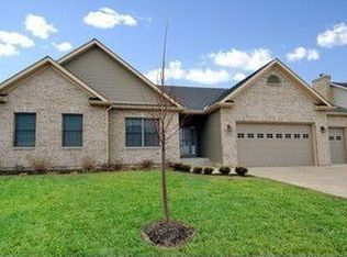 1859 Parkside Dr, Sycamore, IL 60178