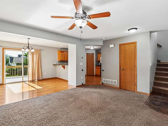 4th image of 1332 Deer Run Dr NE