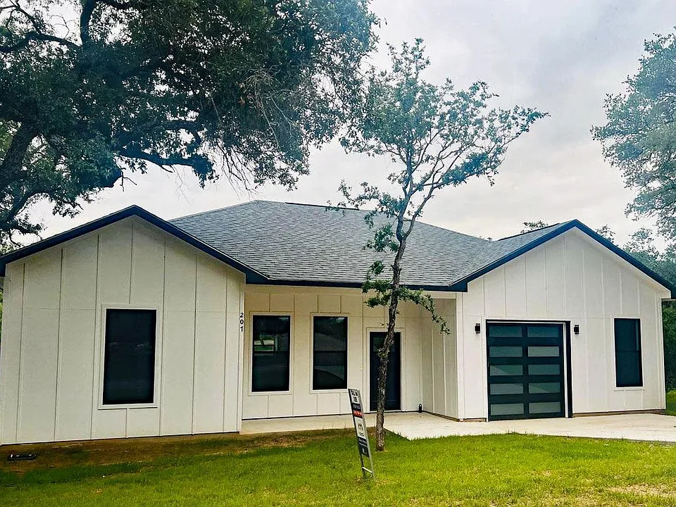 207 Laurel Ln