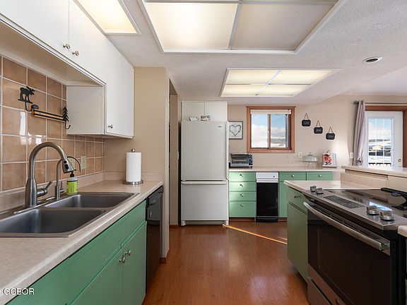 4th image of 427 Christiansen Ave