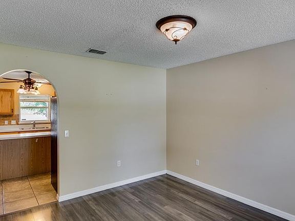 3rd image of 801 Lake Doe Blvd