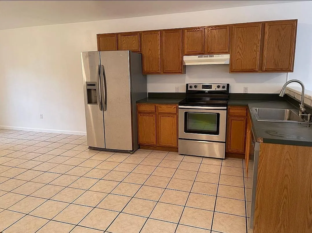 1410 Maple Ave — Photo 4