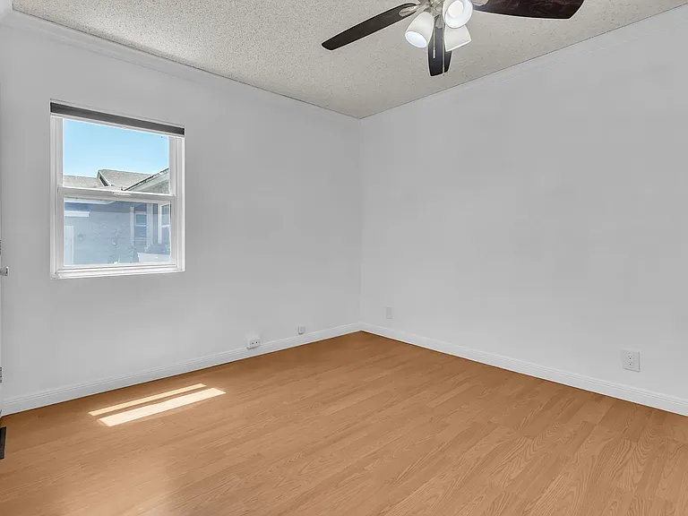 1833 Lees Ave — Photo 12
