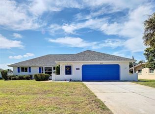 1537 Crest Dr, Englewood, FL 34223