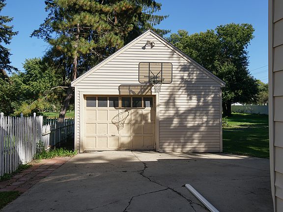 3rd image of 32 S College St