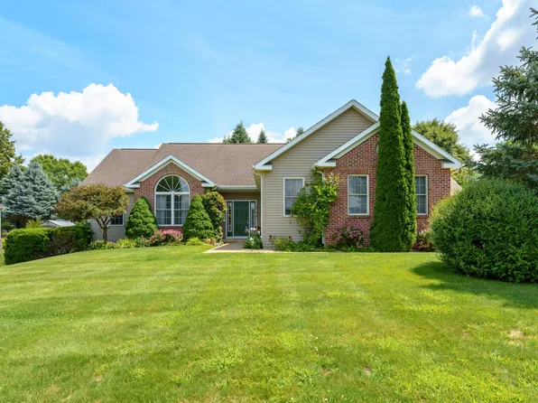 8431 Logan Bay St, Kalamazoo, MI 49009