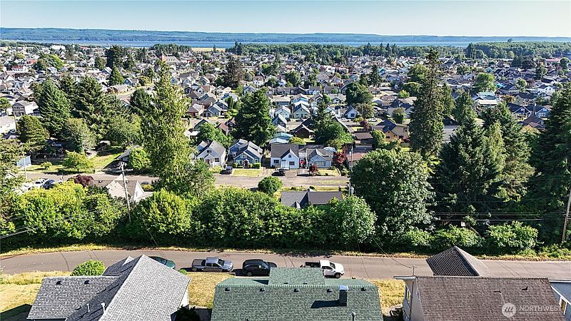 3rd image of 317 Sunset Drive