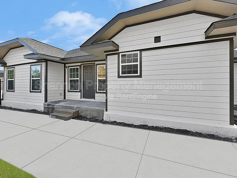 224 Everton St — Photo 3