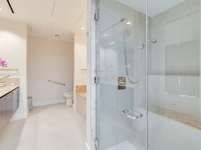 2408 Victory Park Ln #1233 — Photo 14