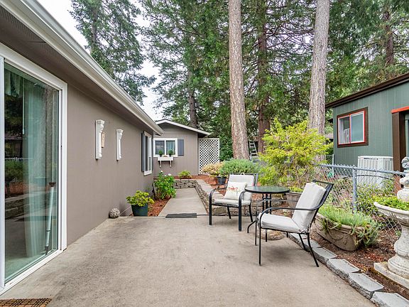 5th image of 219 NW Creekside Dr