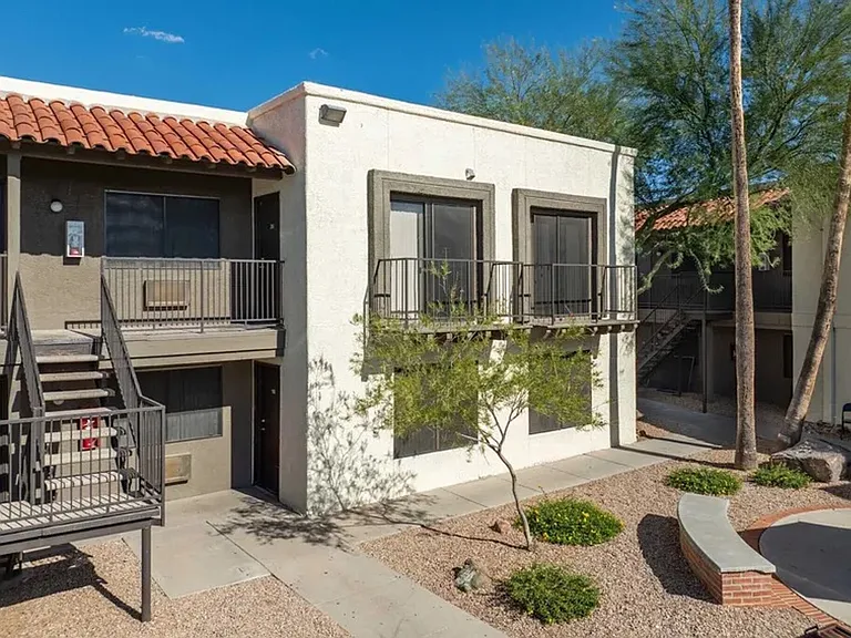 Westside Commons - Beautiful One and Two Bedroom Available NOW! - ONE MONTH FREE!! — Photo 7