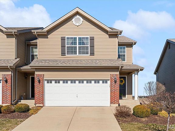 2nd image of 824 Harbor Woods Dr
