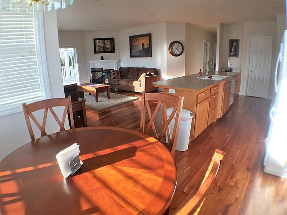 5th image of 1644 Holly Ln