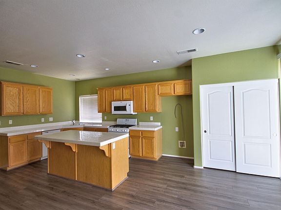 5th image of 208 Starboard Ct
