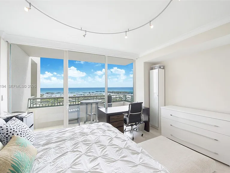 3400 SW 27th Ave #1003 — Photo 2