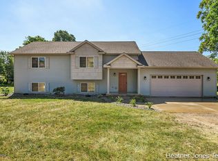 7069 Brooklyn Ct, Greenville, MI 48838