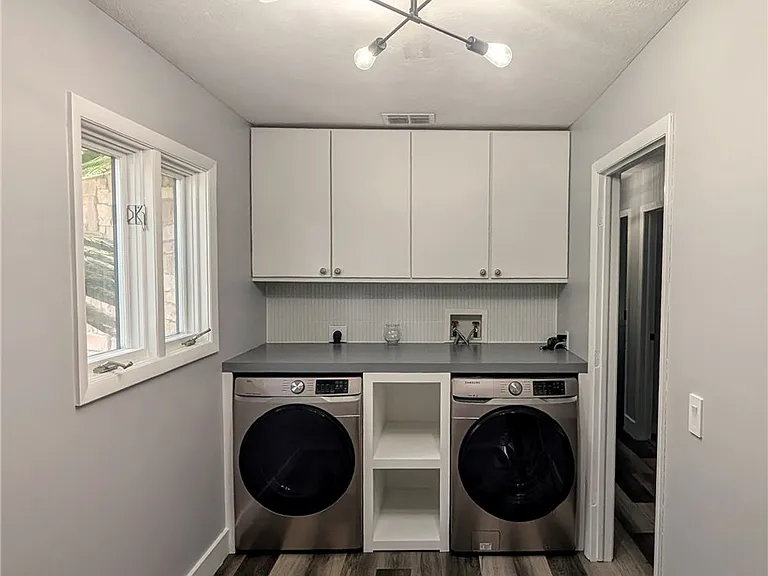 768 E Jenkins Ct — Photo 15
