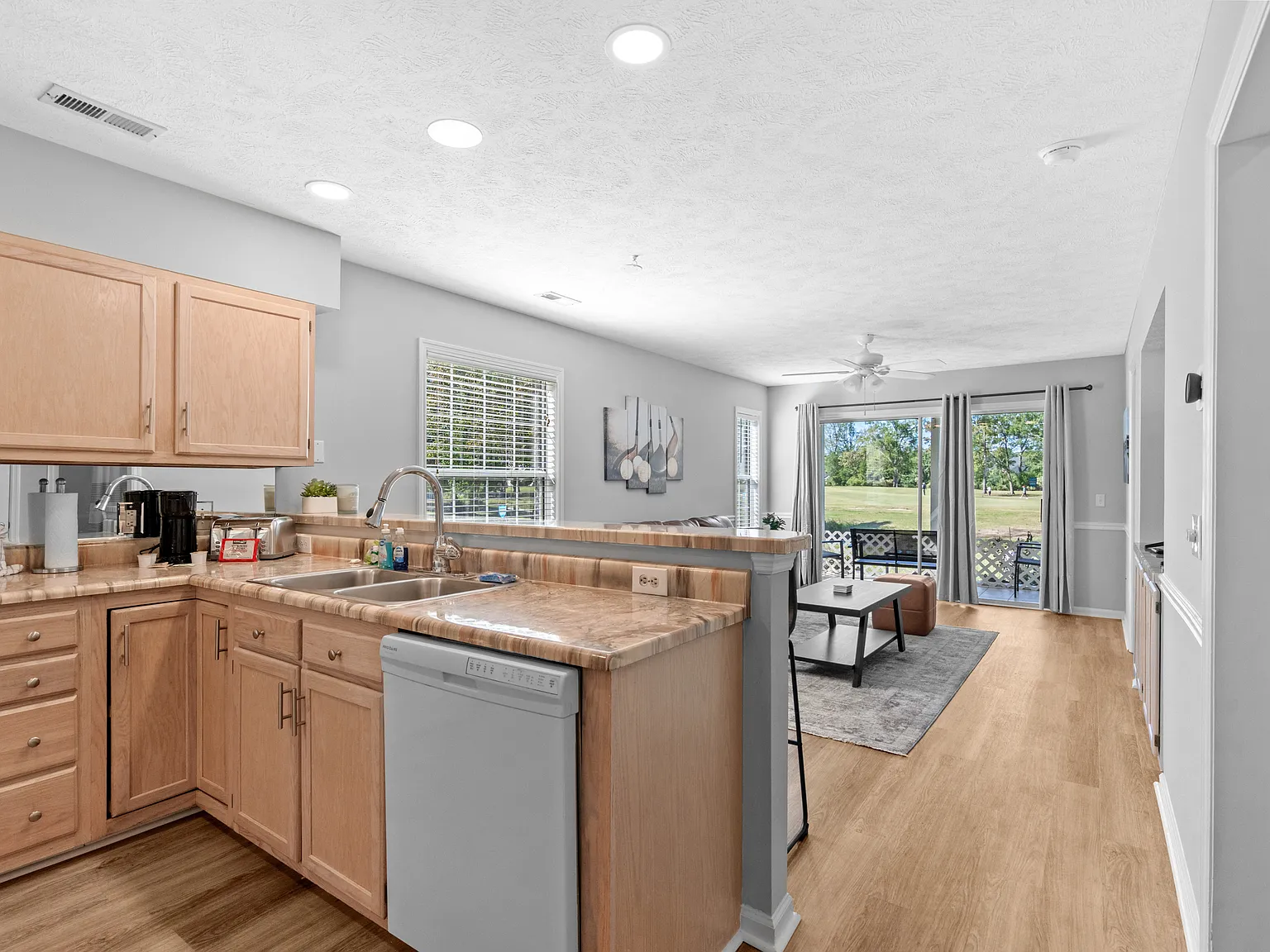 2 bed, 894 sqft, $1,500 — Photo 2