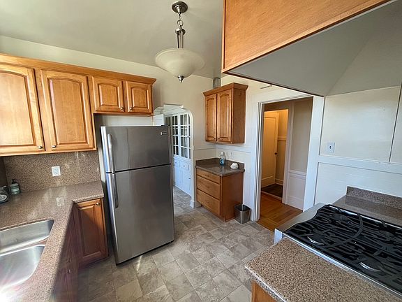 4th image of 48 Beaver St #48