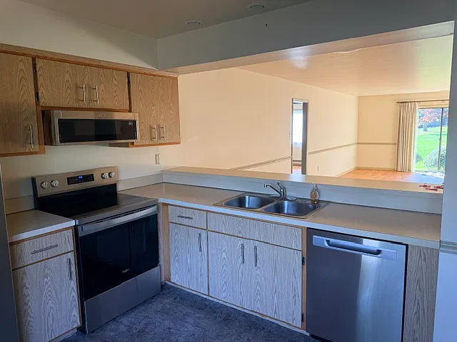 3 bed, $1,975 — Photo 4