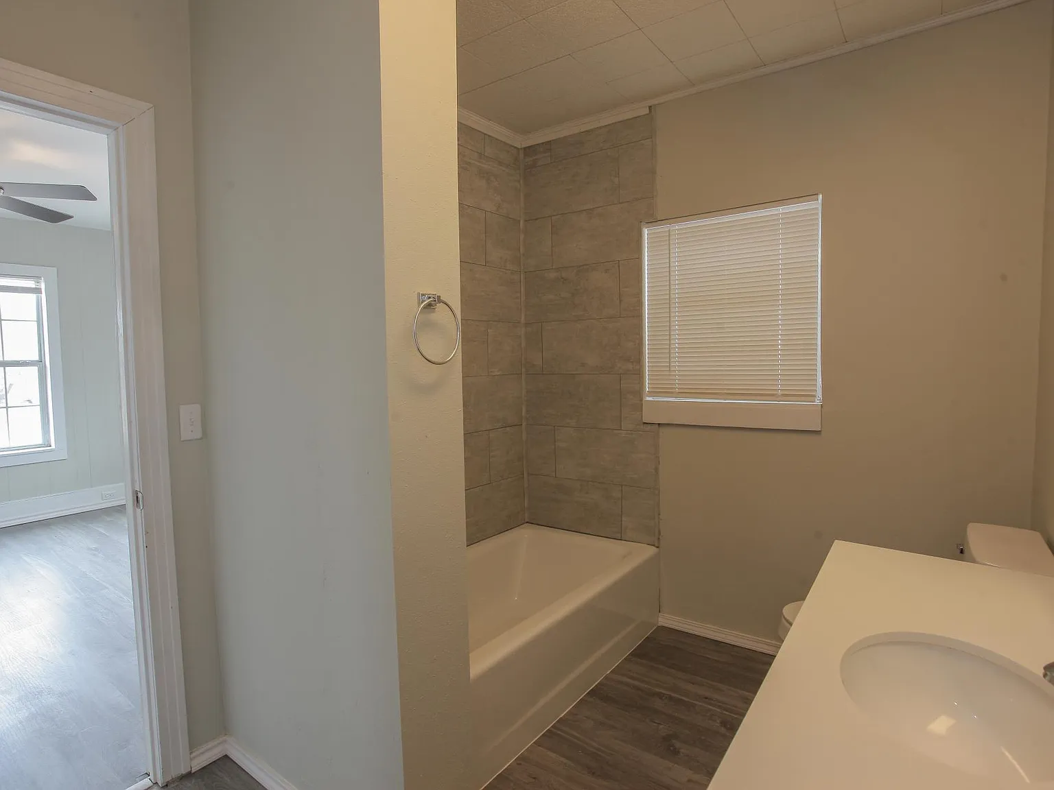 3 bed, 1600 sqft, $1,800 — Photo 4