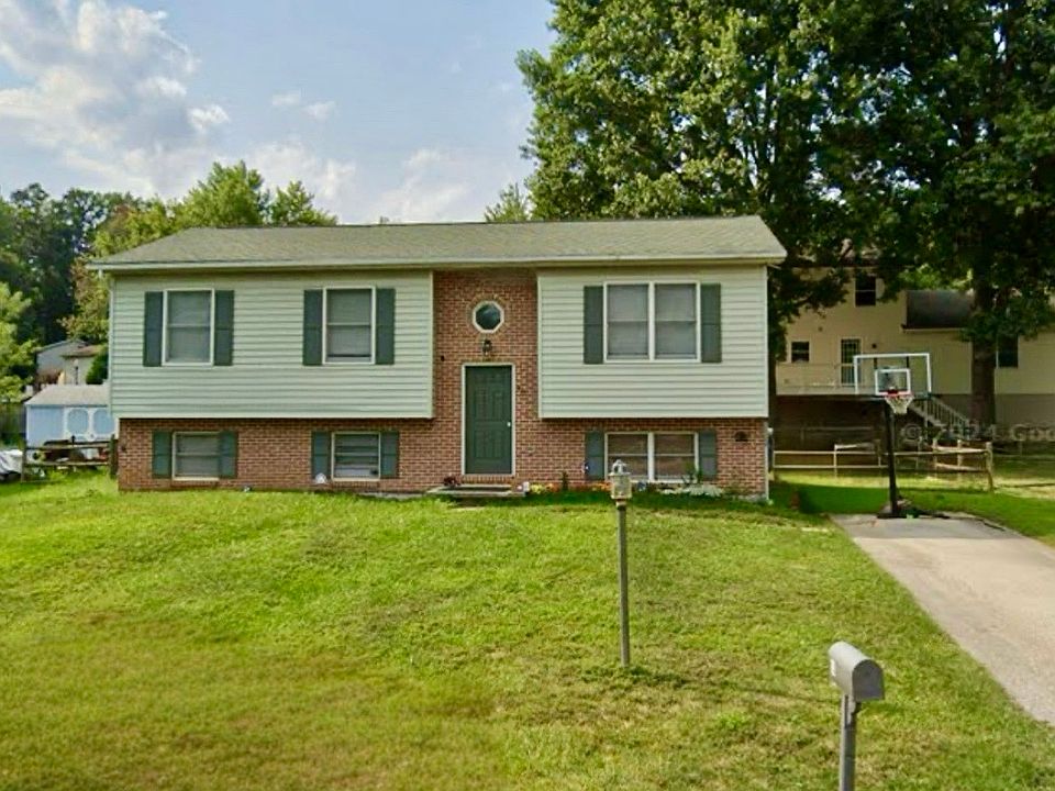1st image of 18 Garden Ln