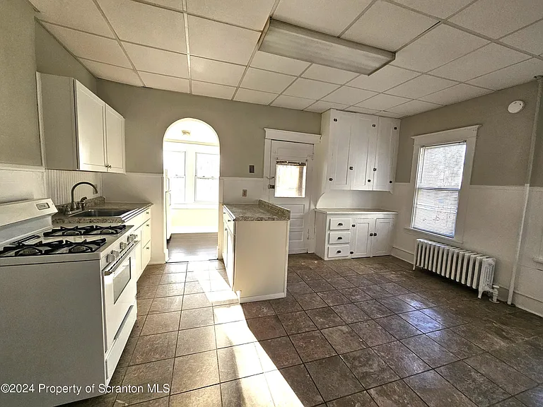 2122 N Main Ave — Photo 3