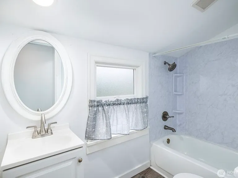531 N Barker St #B — Photo 5
