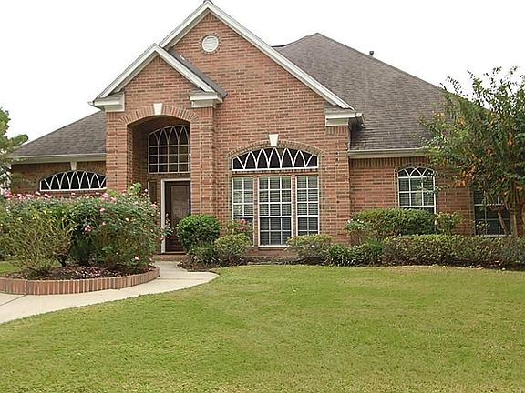 Beautiful elevation with split front walkway and established landscaping