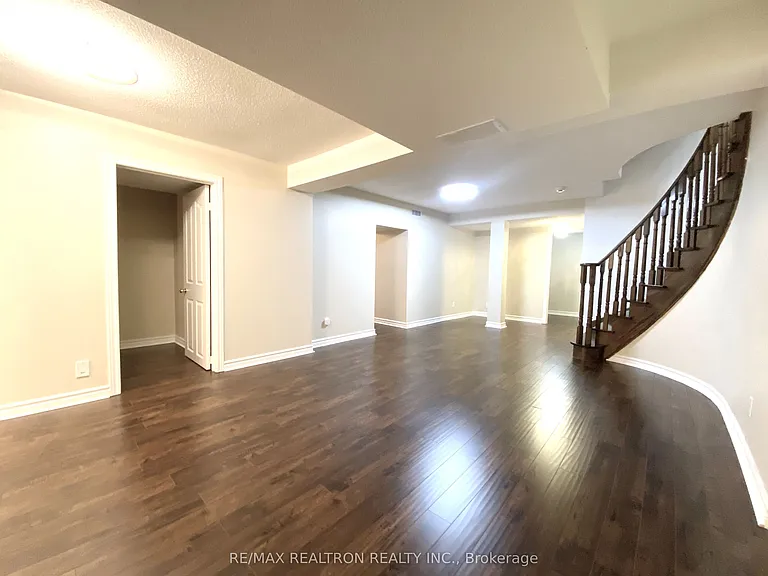 62 Brookshill Cres #BASEMENT — Photo 2