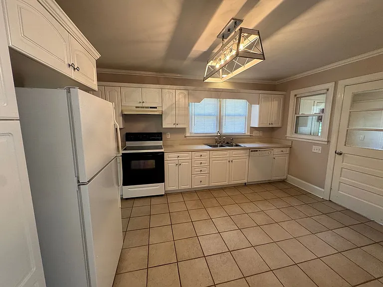 108 Morris Ave — Photo 5