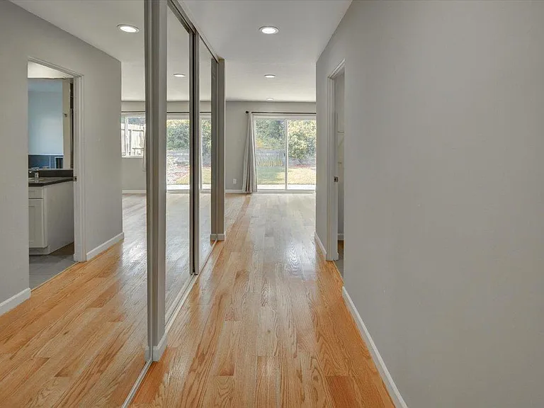 207 Valencia Dr — Photo 25