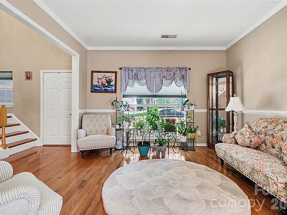 2nd image of 153 Castleton Dr