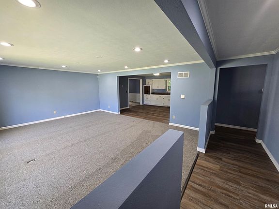 4th image of 2020 W Newman Pkwy