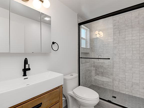 5th image of 3010 Suncrest Dr #D