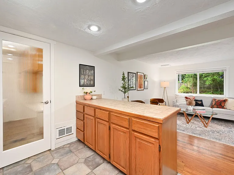 13804 Redmond Way — Photo 8