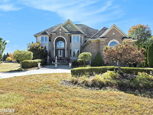 3968 Fawn Dr, Rochester, MI 48306