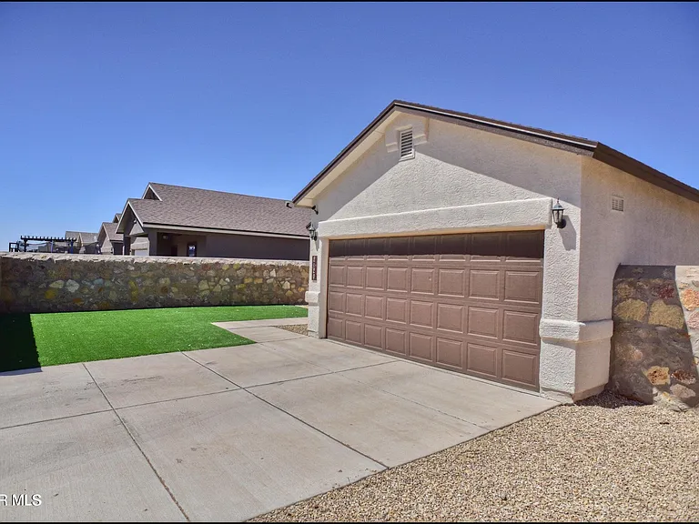 2120 Thomas Lackland St — Photo 37